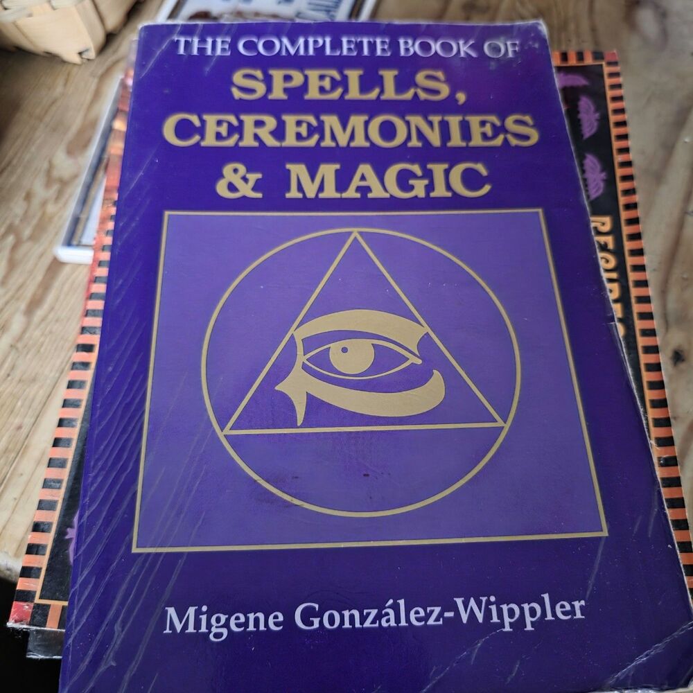 Complete Book of Spells, Ceremonies & Magic by Migene Gonzalez-Wippler PB
